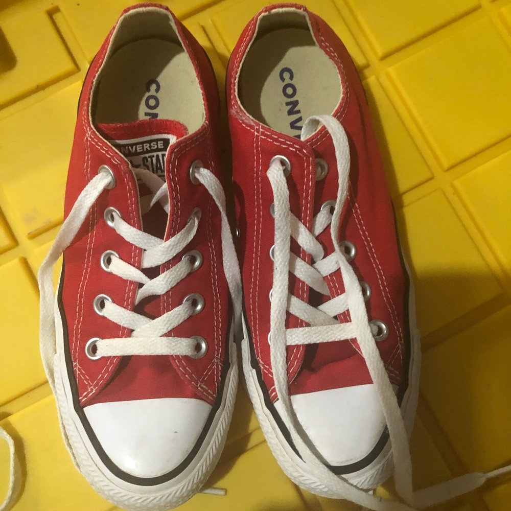 Red Converse unisex. Men’s size 4 Women’s size 6